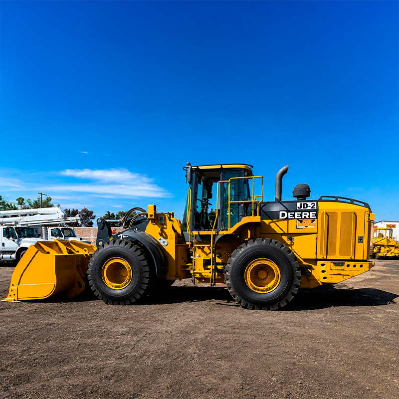 John Deere 744K